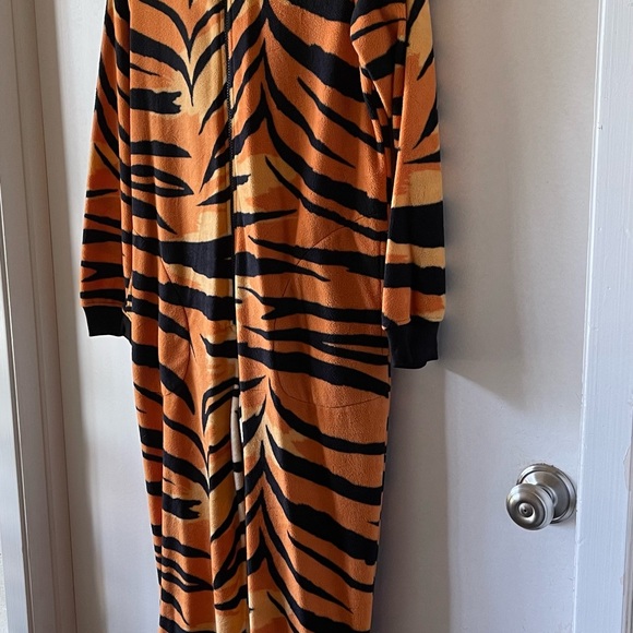 Women’s Sleepware or Halloween Costume - Picture 3 of 4